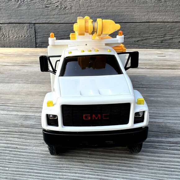 11" DG PRODUCTIONS -1995-1-1 Oregon Trail Electric Co-op Utility Bucket Truck - Picture 7 of 16